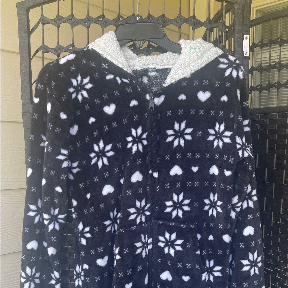 Rue21 Black and White Snowflake pajama